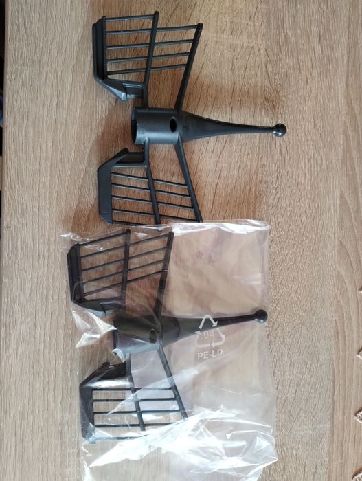 Thermomix cu două boluri și doi fluturi.