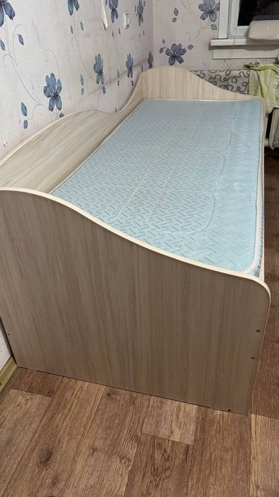 Продам кровать + матрас