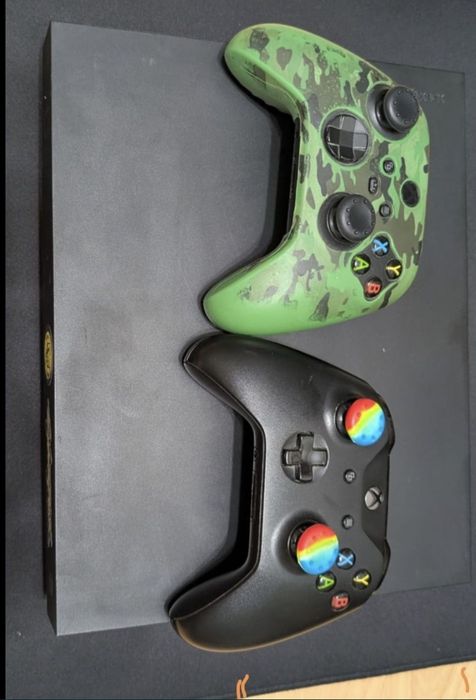 Xbox One x 1000gb все работает