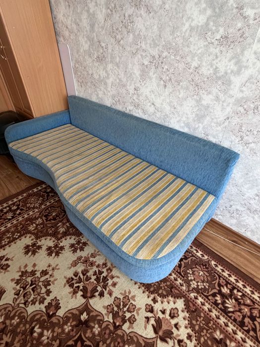 Продам диван два штуки тахта