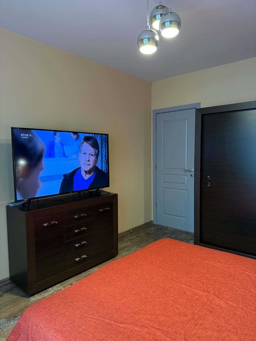 Двустаен апартамент под наем с парко място в комплекс "Флора парк"