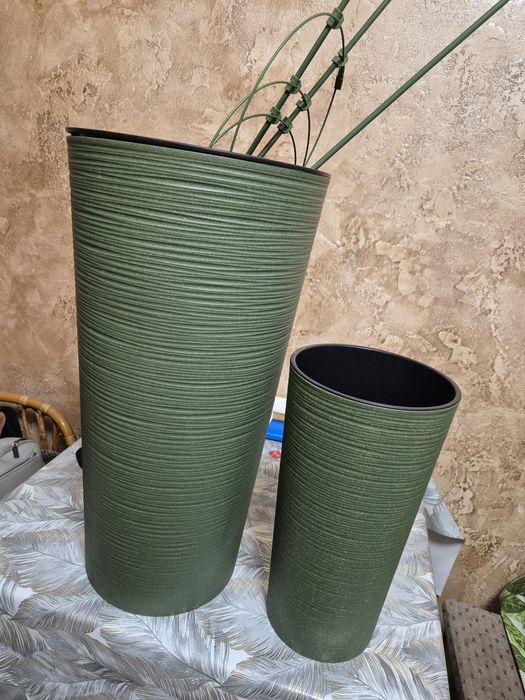 Продаются 2 горшки для цветов