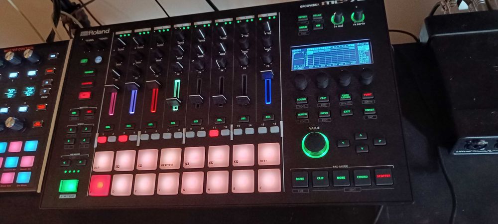 Groovebox Roland MC 707