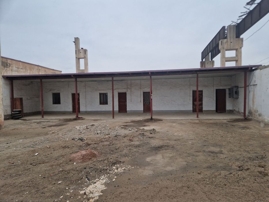 Qarshi shahrida 16 sotixlik sanoat binosi sotiladi