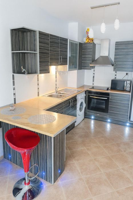 Дава се под наем Двустаен апартамент в Пловдив, Кършияка - 69 кв.м за 428.4 € - Снимка #1