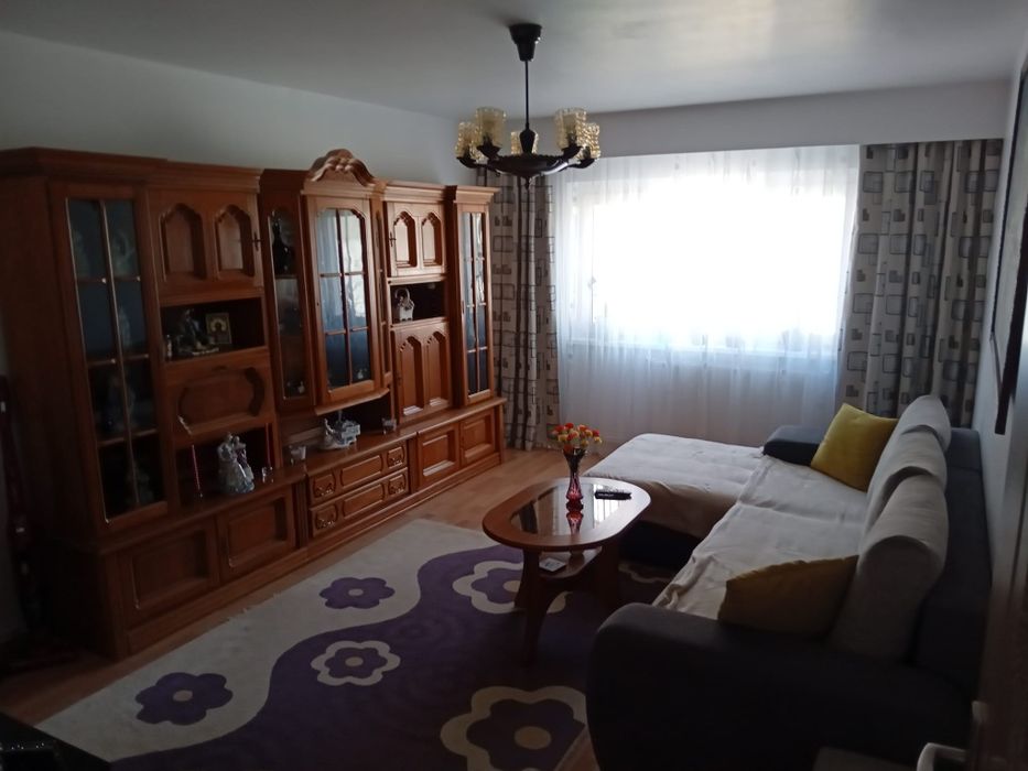 Închiriez apartament cu doua camere