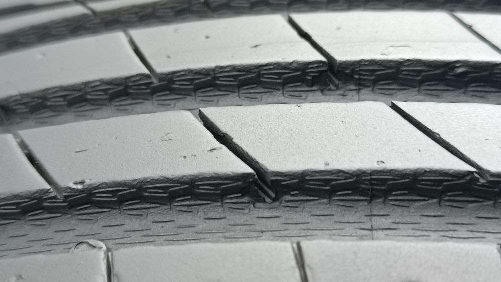 215/60/16 Uniroyal Дот 0823