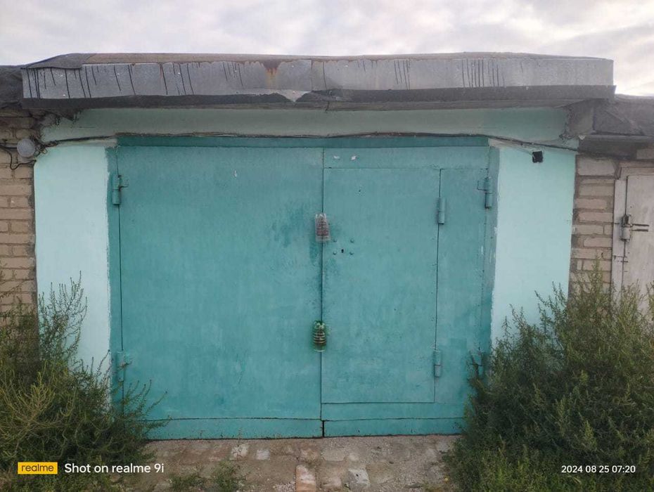 Продам гараж в 8 м-не