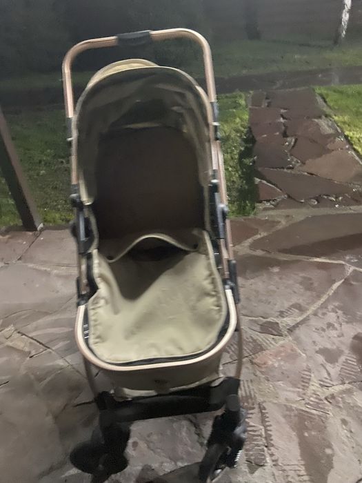 Продается коляска для младенцев