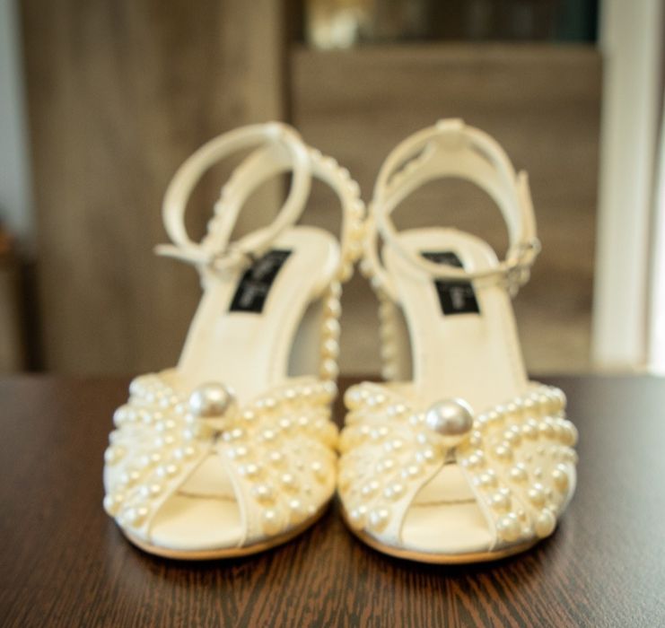 Vand rochie de mireasa din mătase naturala si sandale de mireasa