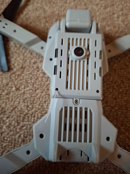 Продавам дрон с камера