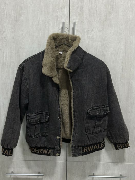 Продам демисезонный бомбер