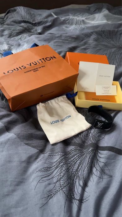 Vand bratara LV, mai multe detalii in private