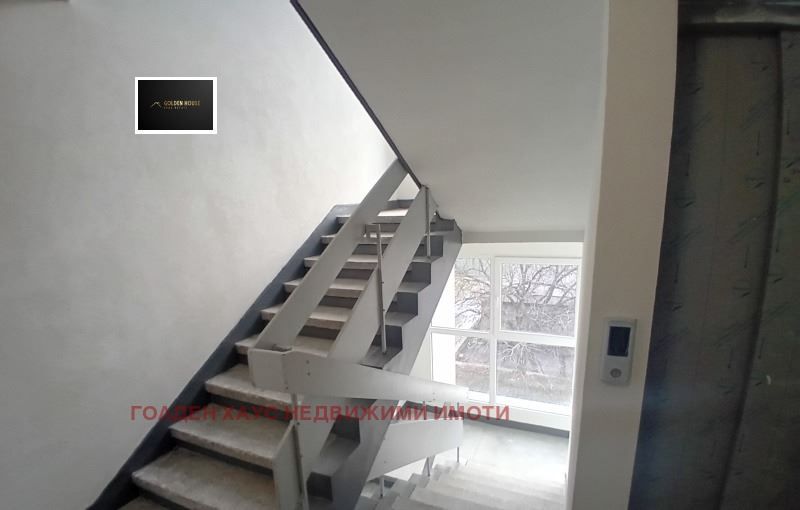 Продава се Тристаен апартамент в Перник, Изток - 100 кв.м за 869 €/кв.м - Снимка #5