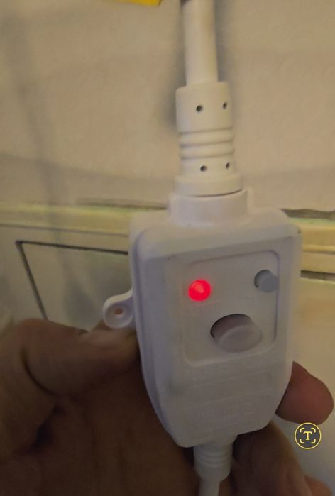 Смарт капак за тоалетна с дистанционно управление