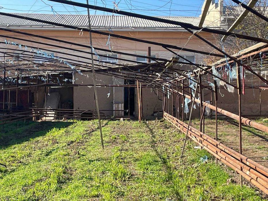 Yer sotiladi 8 sotok, GAZ , SVET, SUV BOR , Yaxshi maxallad joylashgan