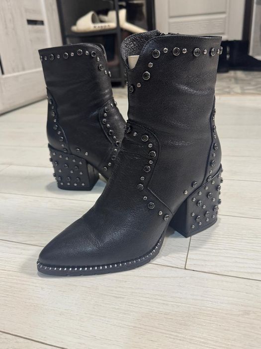 Продаю женские сапоги