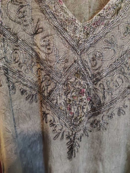 Стилна рокля с големи размери (Индия)