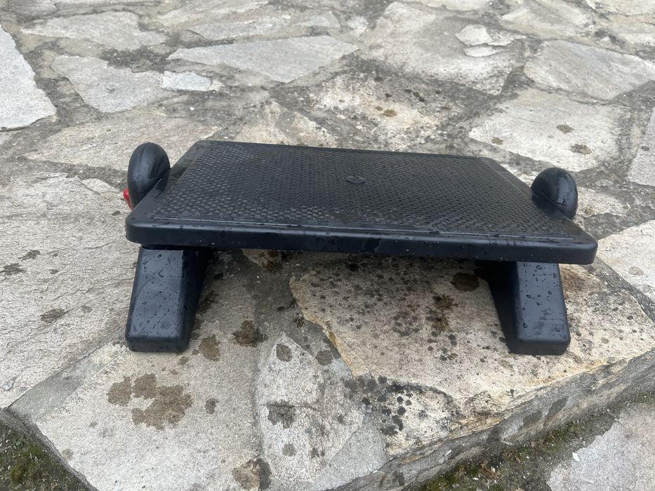 Поставка за крака под бюро