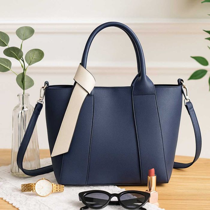 Дамска чанта с елегантен дизайн с включено портмоне