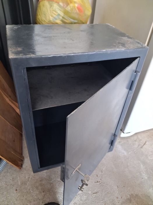 Сейф надежный…….