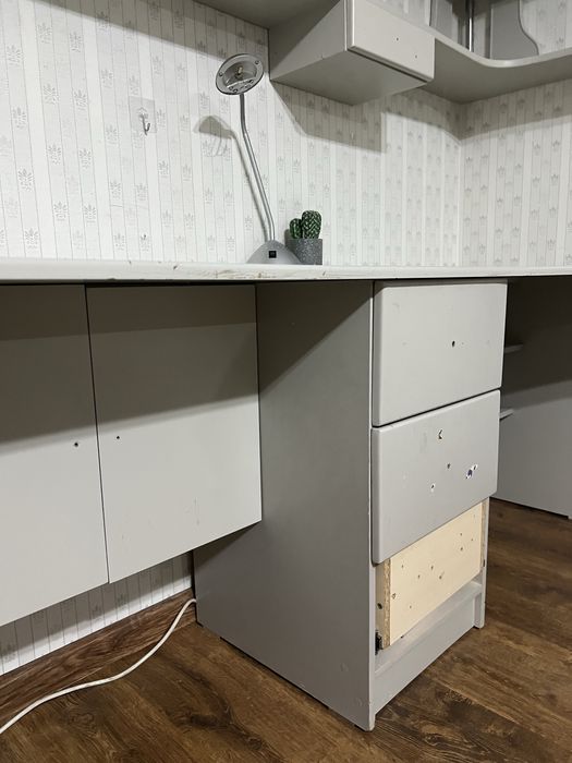 Продается письменеый стол для двоих