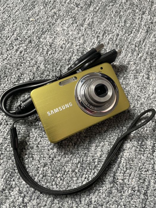 Aparat Foto Digital SAMSUNG ST30 10MP CCD 16GB Point and Shoot Camera