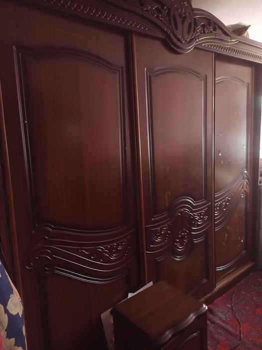 Срочно продаётся шифоньер!