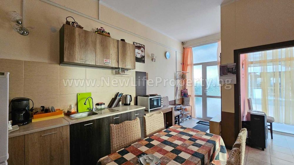 Търговско помещение в р-н „Стария възел“, Слънчев бряг