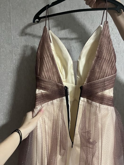 Шикарное вечернее платье