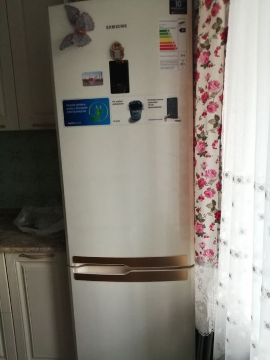 Продается холодильник Samsung