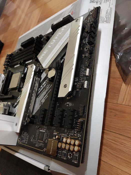 AMD Ryzen 7 5800X3D + Asus Rog Strix B550-A Gaming