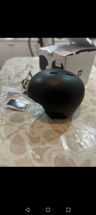 Срочно  Лыжные ботинки и шлемы – взрослые и детские, отличное состоян