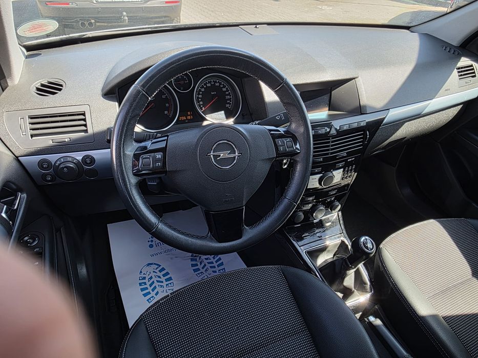 Opel Astra H - 1.6i 116CP - Xenon * Climatronic * Semi-Piele