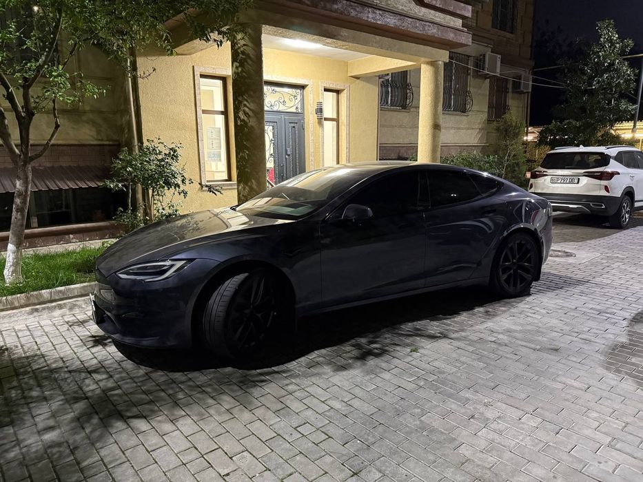 В продаже Tesla model S