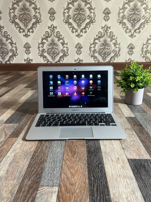 Продам Macbook Air 11