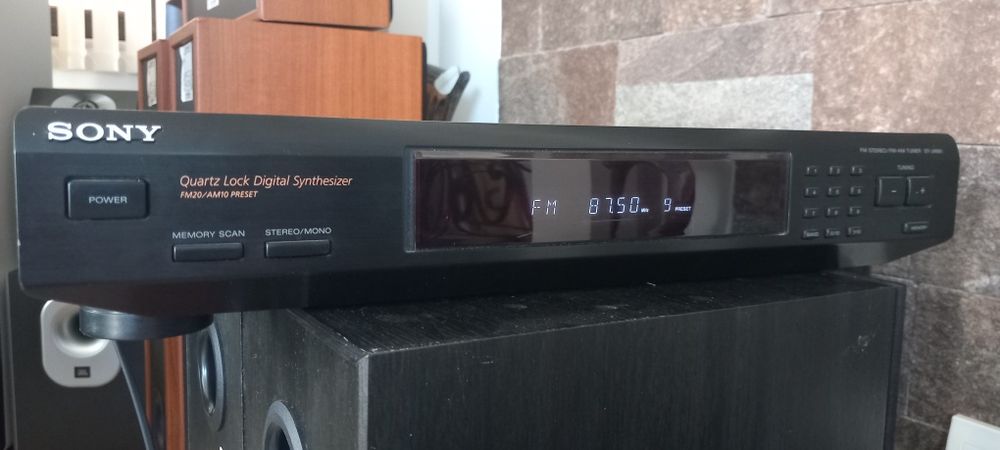 Радиотунери  DENON и SONY