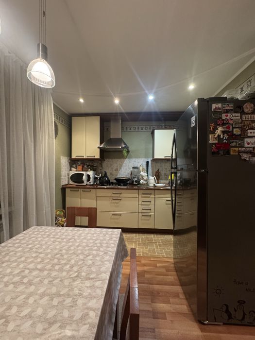 Продам 3 комн. квартиру в центре