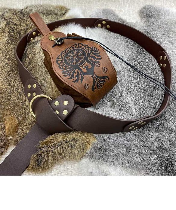Curea medievală cu săculeț