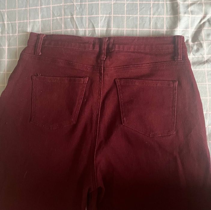 Продам бордовые джинсы