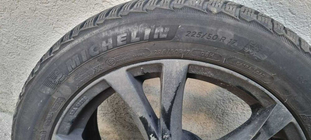 Vand set 4 jante cu cauciucuri de iarna R17 pentru bmw seria 3 F30