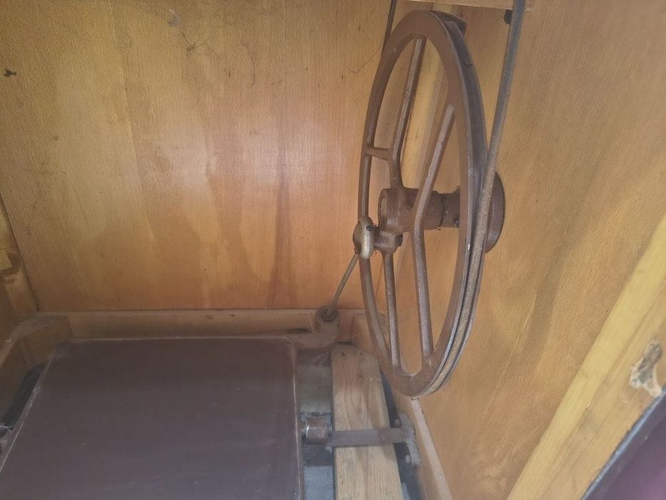 Mașina de cusut Ileana lemn masiv