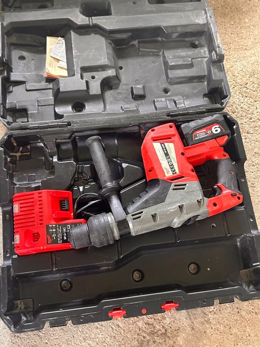 Bormasini milwawkee si hilti cu aspirator
