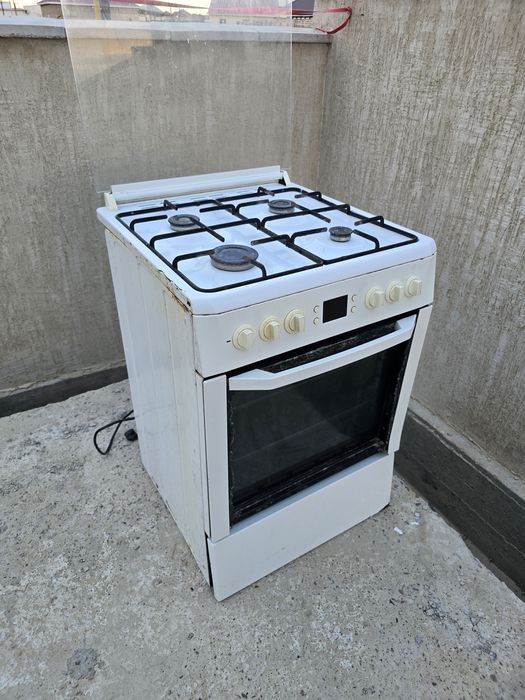 Продам газовую плиту Indesit