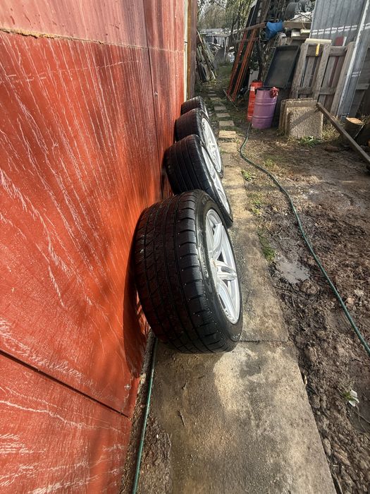 Jante cu anvelope iarna Porche pret 2500 ron