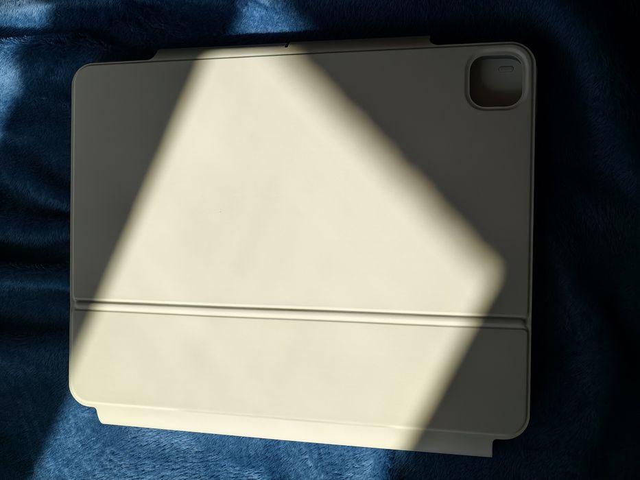 Калъф с клавиатура за iPad Pro 13 M4/M5 ESR Rebound Magnetic Keyboard Case 360 - бял