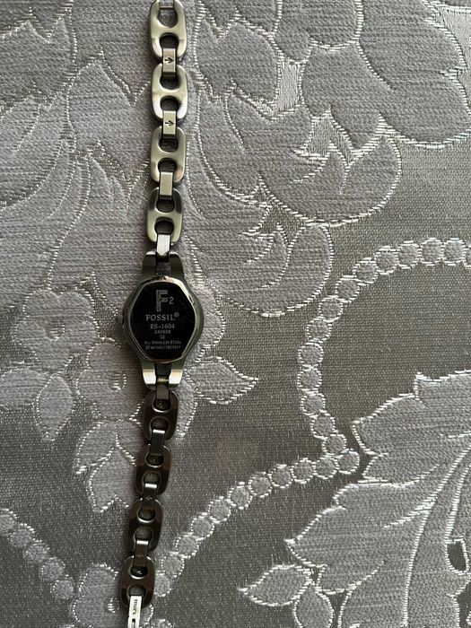 продавам дамски часовник adriatica 3167.585