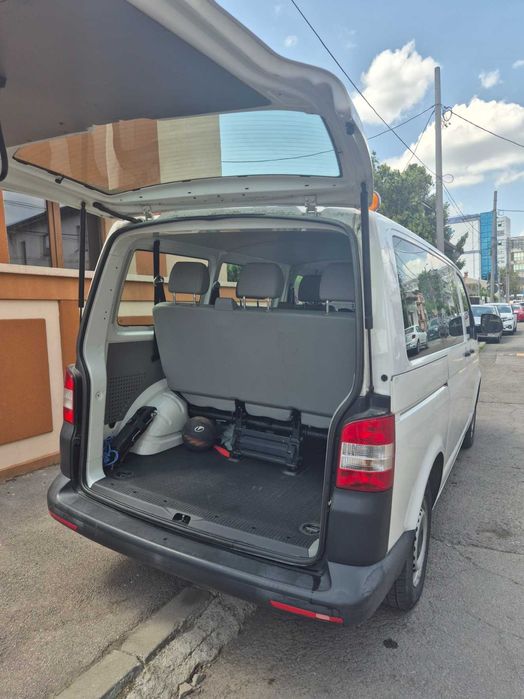 Volkswagen Transporter T5, 8+1 locuri, an 2013, 2 litri, diesel, Euro 5