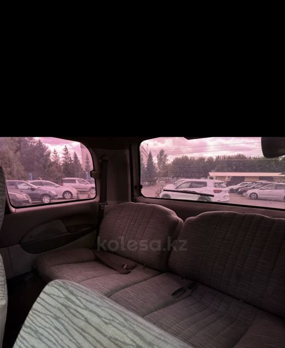 7-местный Митсубиси делика