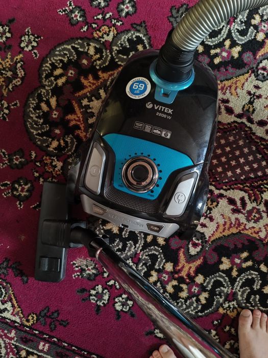 Продаю рабочий пылесос